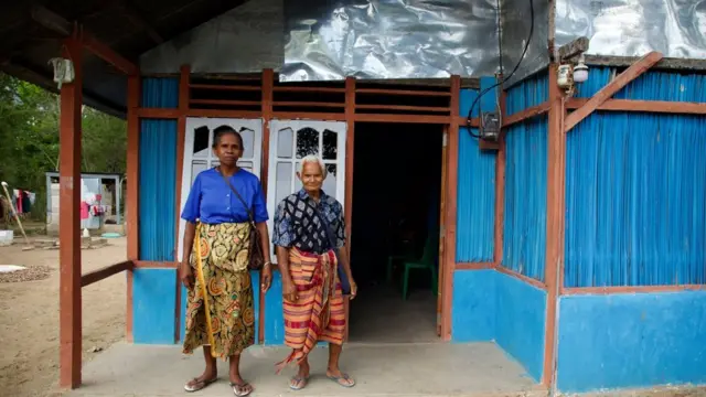 Rumah orang tua Adelina.