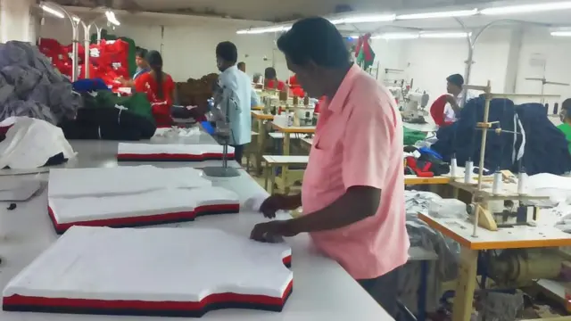 இந்தி எதிர்ப்பு டி-ஷர்ட்டுக்கு திருப்பூரில் குவியும் ஆர்டர்கள் - தயாரிப்பு தொடங்கிய பின்னணி என்ன?