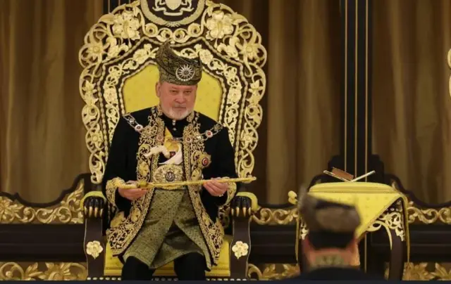 สุลต่านอิบราฮิมแห่งรัฐยะโฮร์ ทรงประกอบพิธีขึ้นครองราชย์เป็นกษัตริย์องค์ที่ 17 แห่งสหพันธรัฐมาเลเซีย