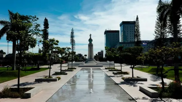 Monumento a "El Salvador del Mundo"