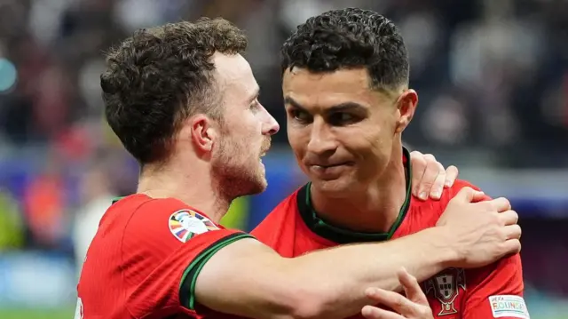Diogo Jota e Cristiano Ronaldo