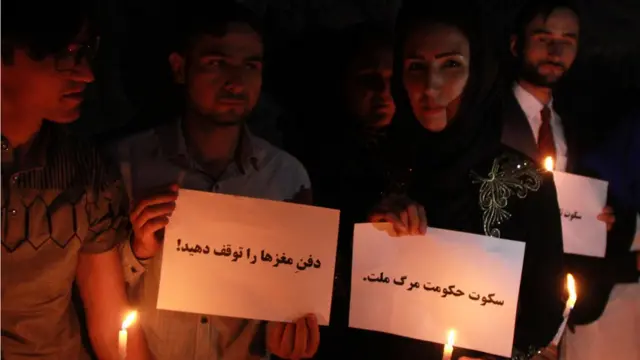 مراسم شمعافروزی برای قربانیان حمله انتحاری دهبوری کابل