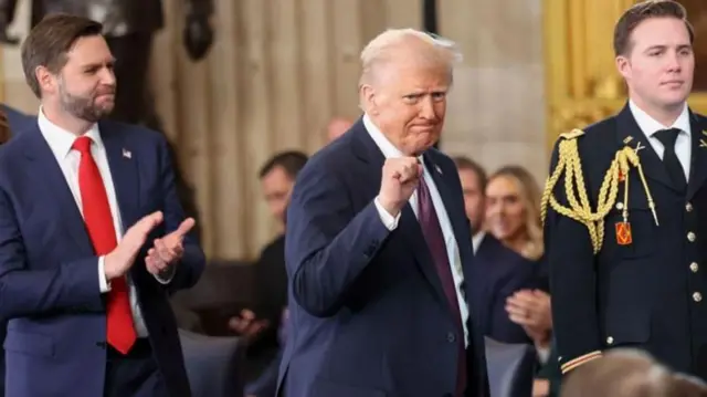 डोनाल्ड ट्रम्प यांनी रविवारी दुसऱ्यांदा अमेरिकेच्या राष्ट्राध्यक्षपदाची शपथ घेतली.
