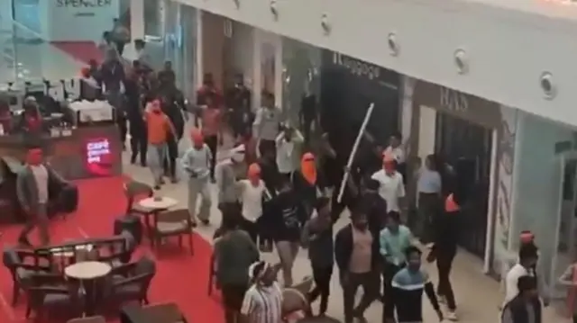 रायपूरमध्ये ख्रिसमसच्या निषेधार्थ तोडफोड करणारे लोक