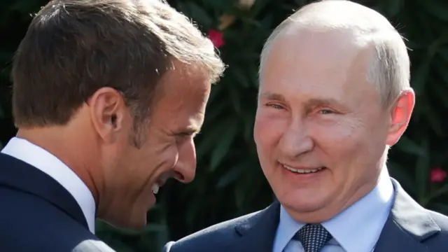 Макрон і Путін