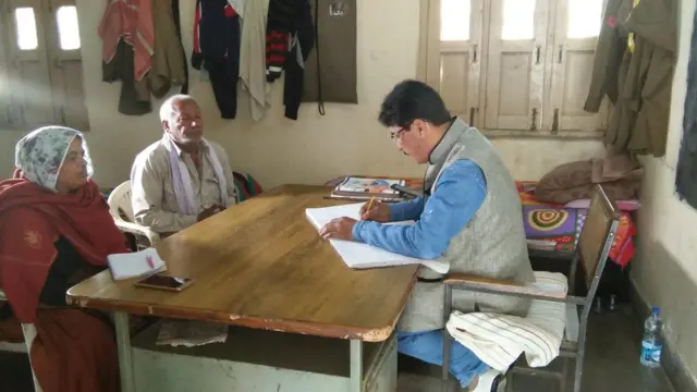 প্রদীপের বাবা মা নিতে এসেছেন কিন্তু প্রদীপ সীমা একবারেই আস্থা পাচ্ছেন না