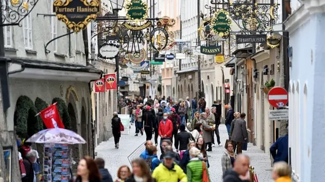 Жители Зальцбурга тоже соскучились по магазинам