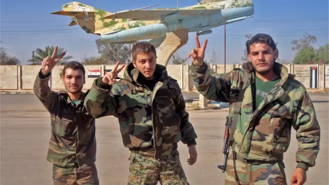 صورة جنود في الجيش السوري