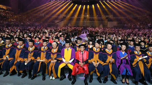 ஹாங்காங்: போராட்ட நிலத்தில் அள்ளி கொடுக்கும் கொடை வள்ளல் - நிஜ சூப்பர்மேனின் கதை