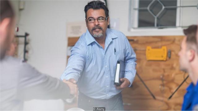 Pessoas sendo apresentadas