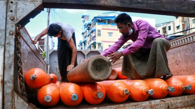 ဒေါပုံမြို့နယ်ထဲက နွယ်အေးဗလီက အောက်ဆီဂျင် အလှူ