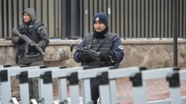 Охрана у посольства России в Турции