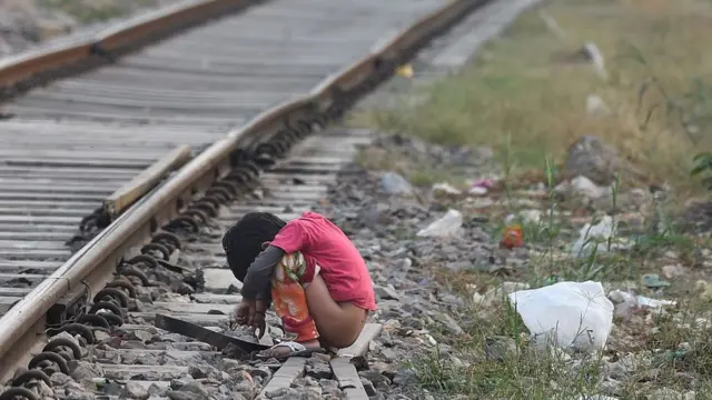ভারতের জনগোষ্ঠিীর একটি বিরাট অংশ খোলা জায়গায় মলমূত্র ত্যাগ করে।