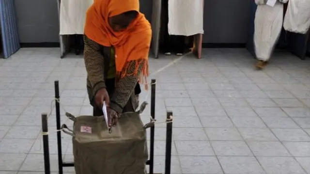 ኣብ ምርጫ እተድምፅ ጓል ኣንስተይቲ