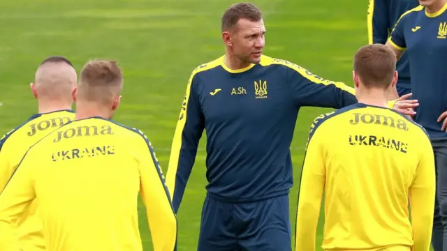 Тренер сборной Украины Андрей Шевченко во время тренировки
