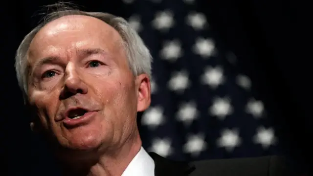 Gobernador Asa Hutchinson