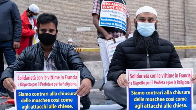اعتراض گروهی از مسلمانان در ایتالیا به بازنشر کاریکاتورهای پیامبر اسلام در فرانسه
