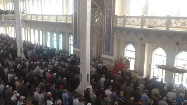 Тожикистондаги масжид намозхонлари