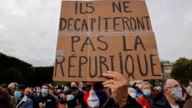 Faransiiska waxaa ka dhacay dibadbaxyo looga soo horjeedo dilkii macalinka