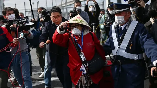 கொரோனா வைரஸ்: சொகுசு கப்பல், 14 நாட்கள், 500 பயணிகள் - அடுத்து என்ன நடக்கும்?