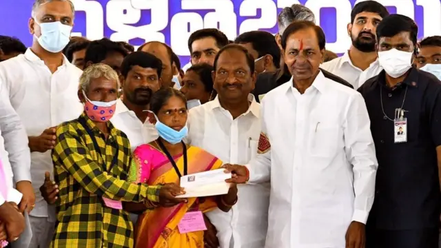 దళిత బంధు స్కీమ్ లబ్ధిదారులతో సీఎం కేసీఆర్