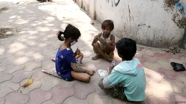 ગરીબ બાળકોની તસવીર
