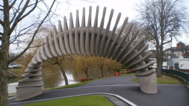 Памятник Чарльзу Дарвину