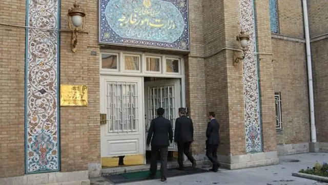 هیات دیپلماتیک و سفیر ترکیه در حال ورود به وزارت خارجه ایران