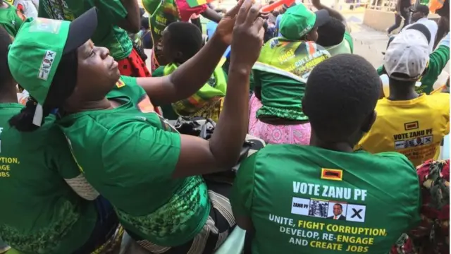 Ndị otu ndọrọndọrọ Mugabe n'akwamozu ya