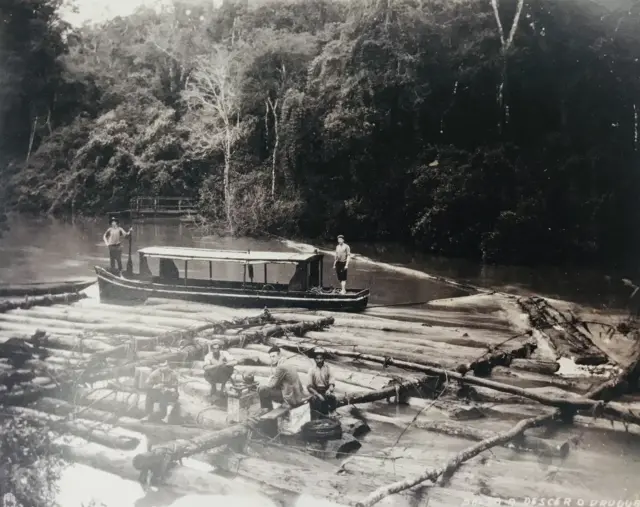 Transportespring play roletamadeira por balsas no rio Uruguai, na região Sul