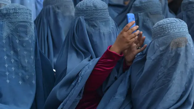 په افغانستان کې موبايل کارول