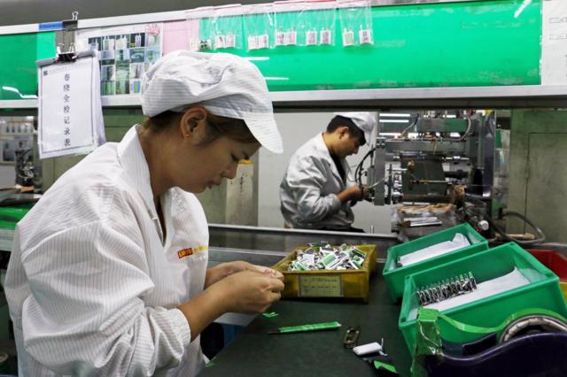 电话、电动汽车等产品都需要锂电池驱动，中国目前需要利用进口，满足国内80%的需求。