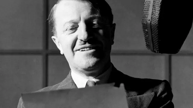 Сатирическая программа внутреннего вещания Би-би-си военных времен "Опять этот человек!" с комиком Томми Хэндли в главной роли