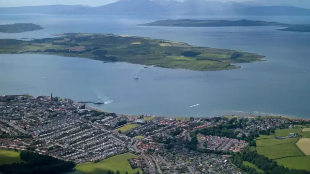 رواسب طينية في قاع مصب كلايد باسكتلندا