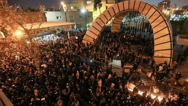 বিমান বিধ্বংসের ঘটনায় ইরানে সরকার বিরোধী বিক্ষোভ