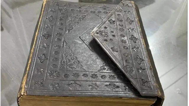 সোনায় লেখা কোরান