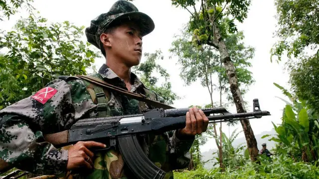 ကေအိုင်အေတပ်ဖွဲ့ဝင်တစ်ဦး ( ပုံ‌ဟောင်း) 