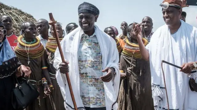 Pirezidantii I/Aanaa Keeniyaa Wiiliyaam Ruutoo bulchaa yookiin bulchiinsa Marsabiit Mohaammud Ali waliin festivaala aadaarratti Kaaba Keeniyaatti bara 2018’tti suuraa ka’an