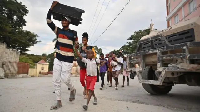 Pessoas desabrigadas no Haiti