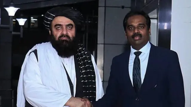 भारत पहुंचने पर अमीर ख़ान मुत्तक़ी का स्वागत 