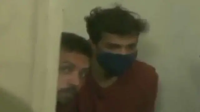 इंदौर के तुकोगंज थाने में नलिन यादव और मुनव्वर फ़ारूक़ी.