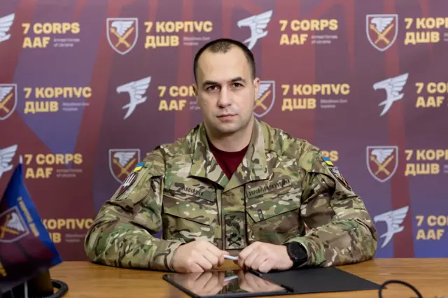 Военный за столом