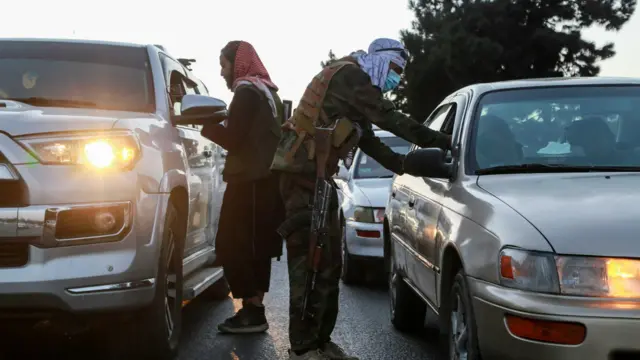  بازرسی خودروها در کابل