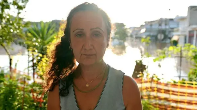 زنیا همه چیز را در سیل از دست داده است