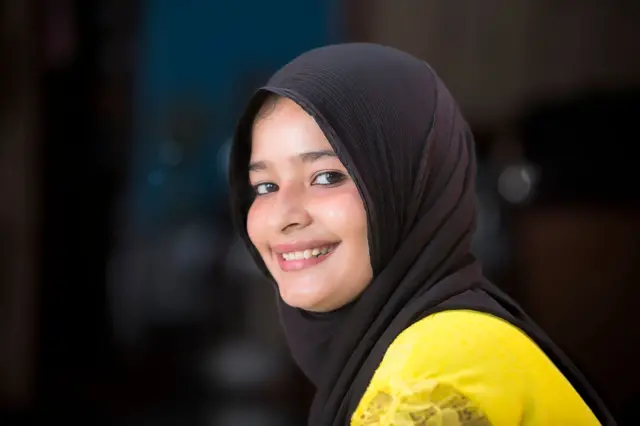 हिजाबमधील मुलगी 