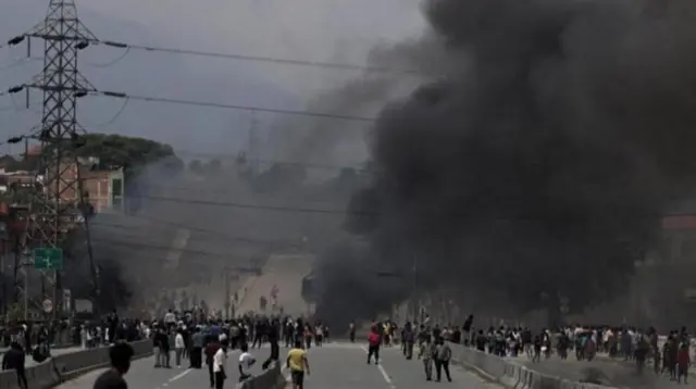 प्रहरी र आन्दोलनकारी