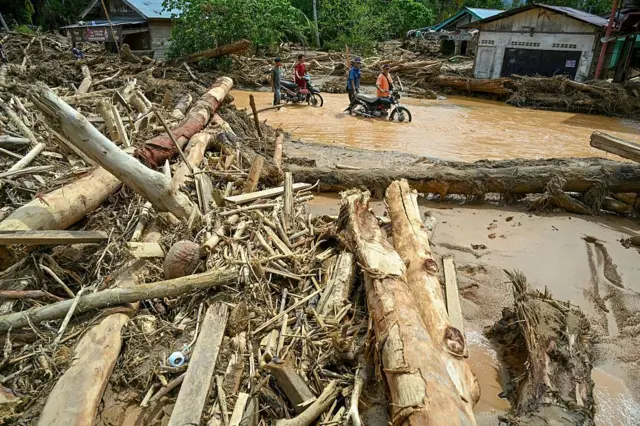 Banjir Sumatra, Tapanuli Tengah, Sumatra Utara, banjir dan longsor