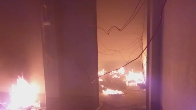 শুক্রবার রাতে আহমদিয়া সম্প্রদায়ের একাধিক বাড়িতে আগুন ধরিয়ে দেয়া হয় ও ভাঙচুর করা হয়