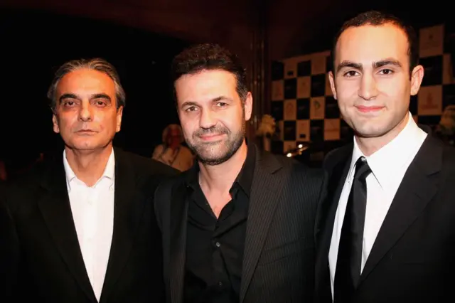 از راست: خالد عبدالله (بازیگر فیلم بادبادک‌باز)، خالد حسینی (نویسنده رمان بادبادک‌باز) و همایون ارشادی در جشنواره فیلم دوبی (۲۰۰۷)