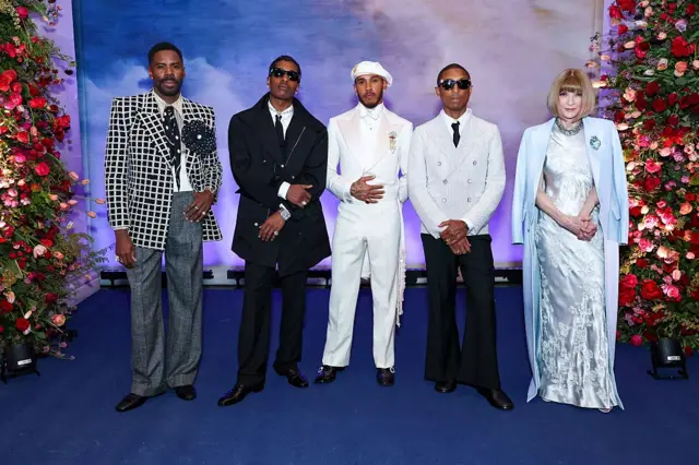 Colman Domingo, A$AP Rocky, Lewis Hamilton, Pharrell Williams y Anna Wintour en la Met Gala 2025.
